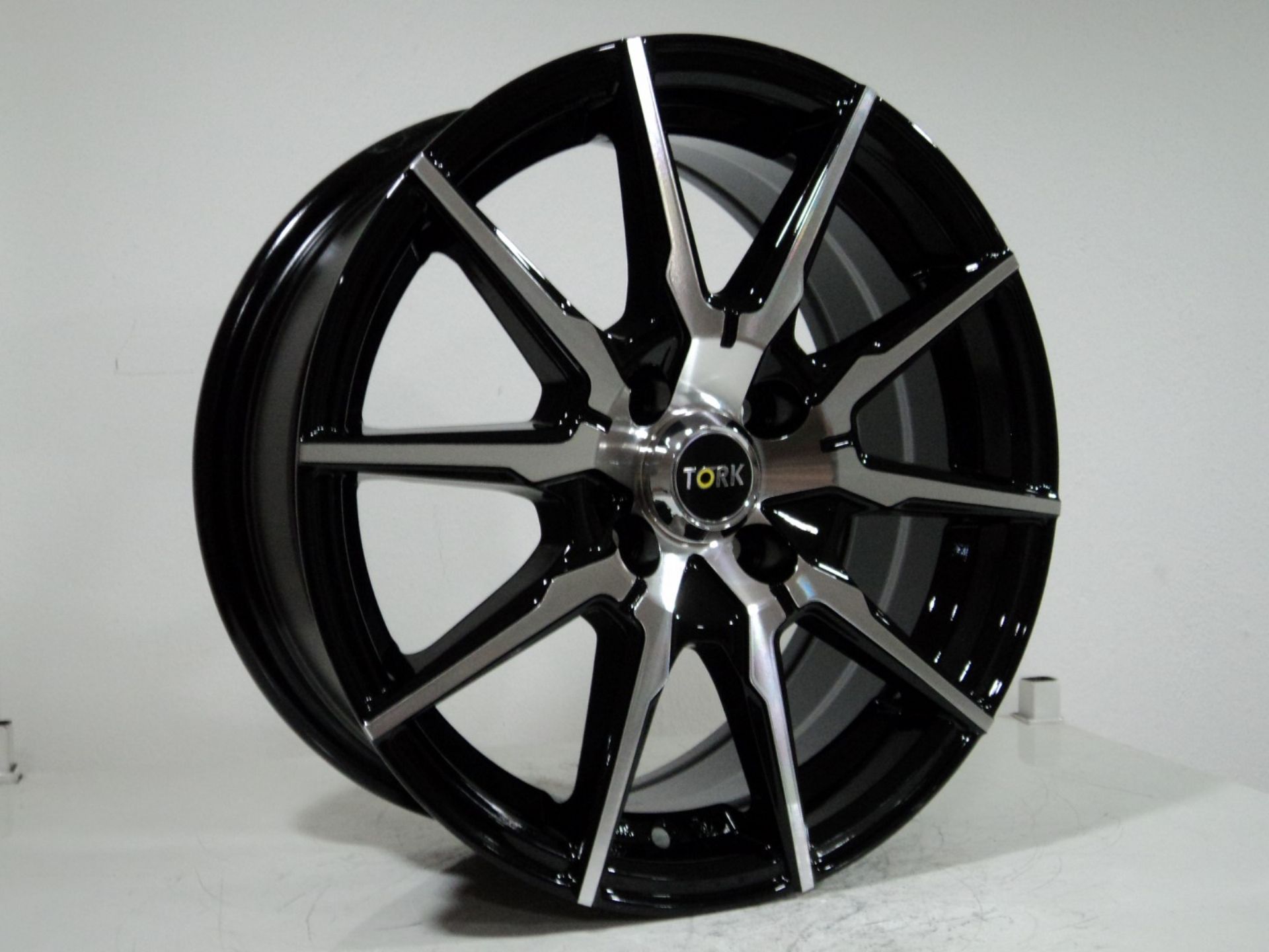 TRK-2779 5.5 X 13 TORK-2779 4X100 ET35 73.1 BLACK MACHINED